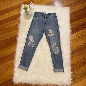Hollister. Size 1. Med wash denim.